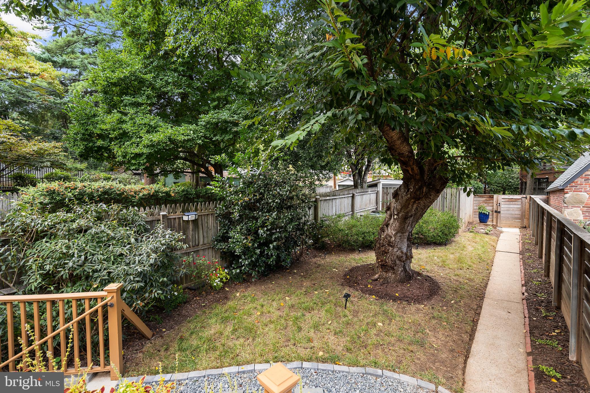4407 GREENWICH PARKWAY NW