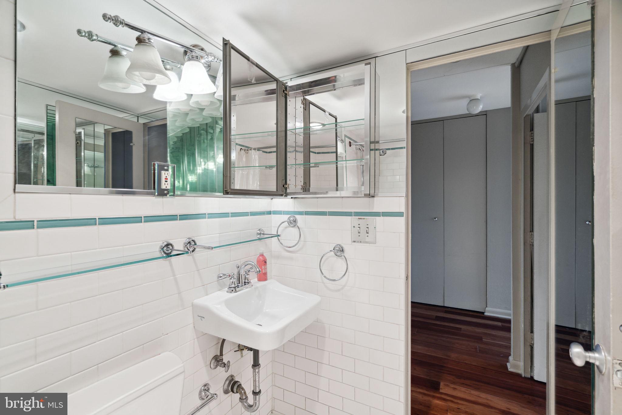 SOCIETY HILL - Residential Lease