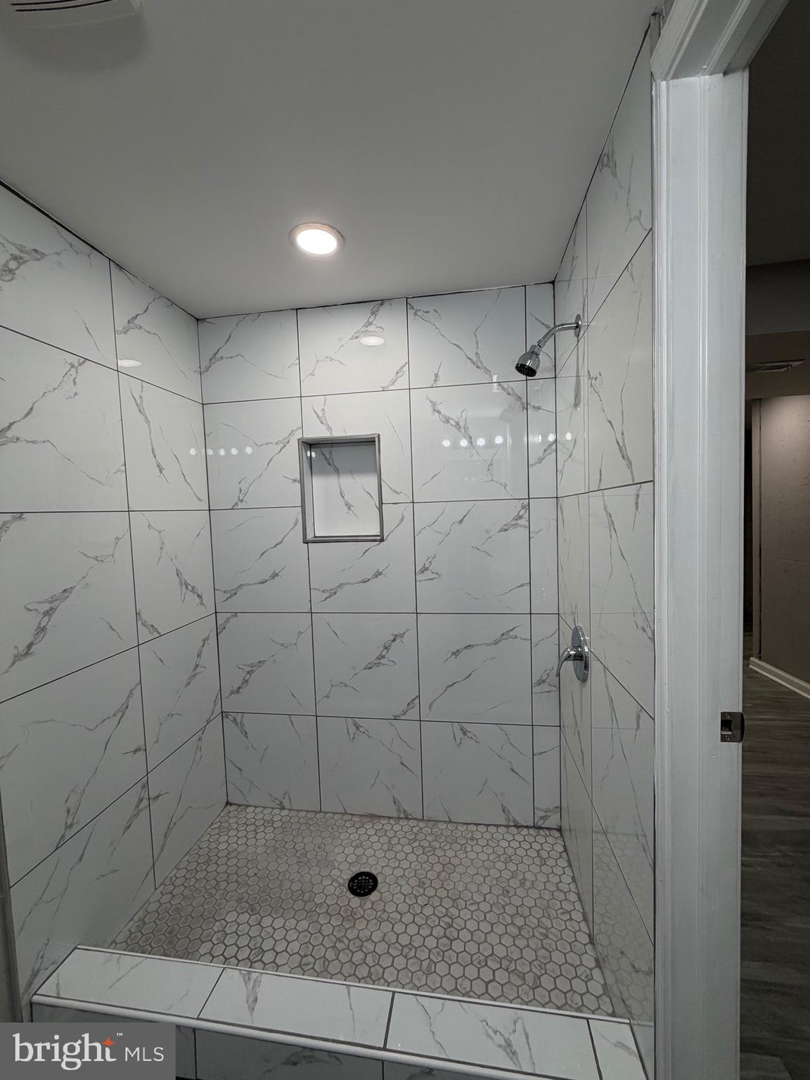 CARNEY - Residential Lease