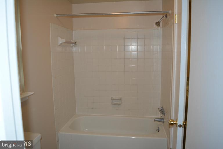 ST CHARLES SUB - WAKEFIELD - Residential Lease