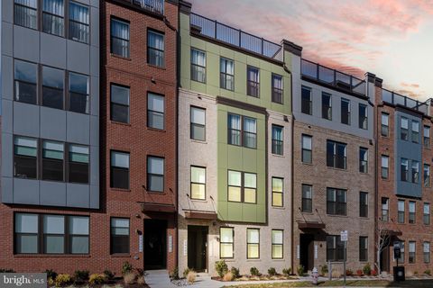 Townhouse For Sale - 20280 Newfoundland Square<br/> ASHBURN, VA 20147