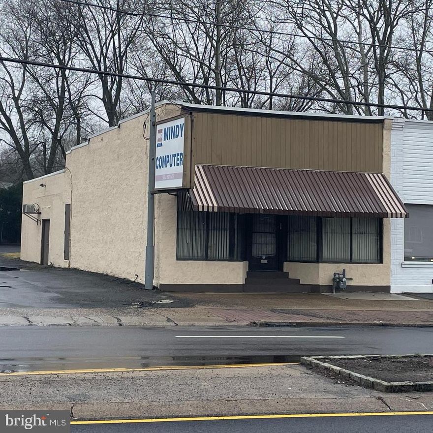 Mixed-use commercial property, available for a flexible 1-3 year lease. This space features a spacious garage with ample storage, perfect for retail or professional offices. Enjoy high visibility from both directions, easy accessibility, and generous parking. The property includes a full basement, which is ideal for storage and boasts upgraded electricity for modern business needs. While some repairs are needed, the property offers negotiation flexibility for a customized space, allowing you to shape it to suit your business requirements. Elevate your venture with this strategically located and adaptable property.