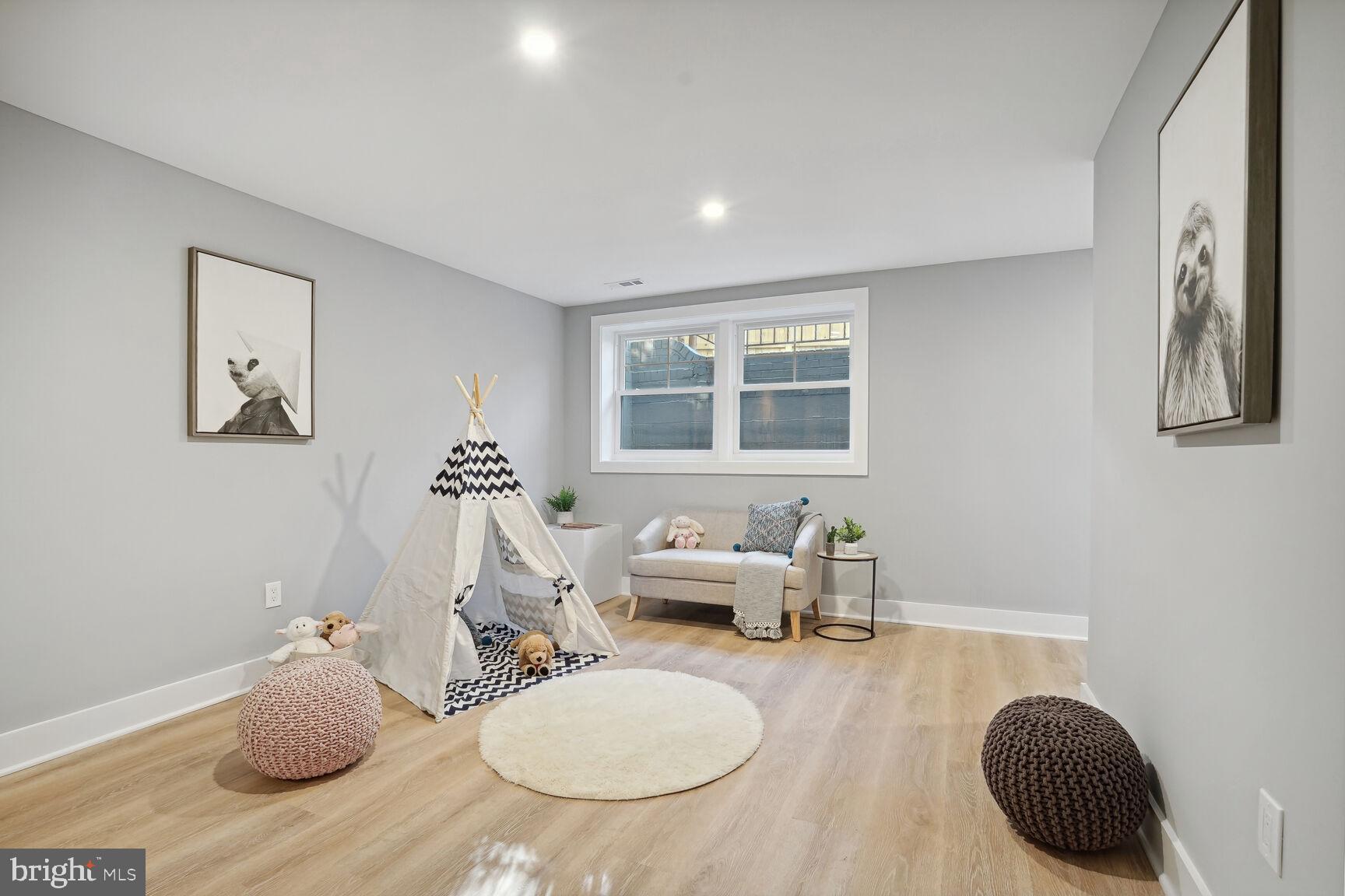 KENWOOD PARK - Residential