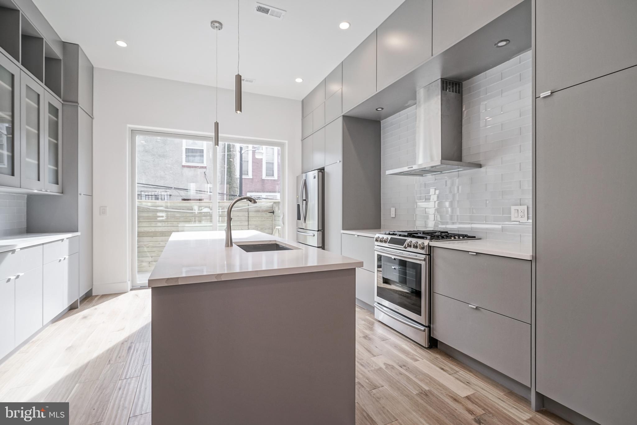 POINT BREEZE - Residential