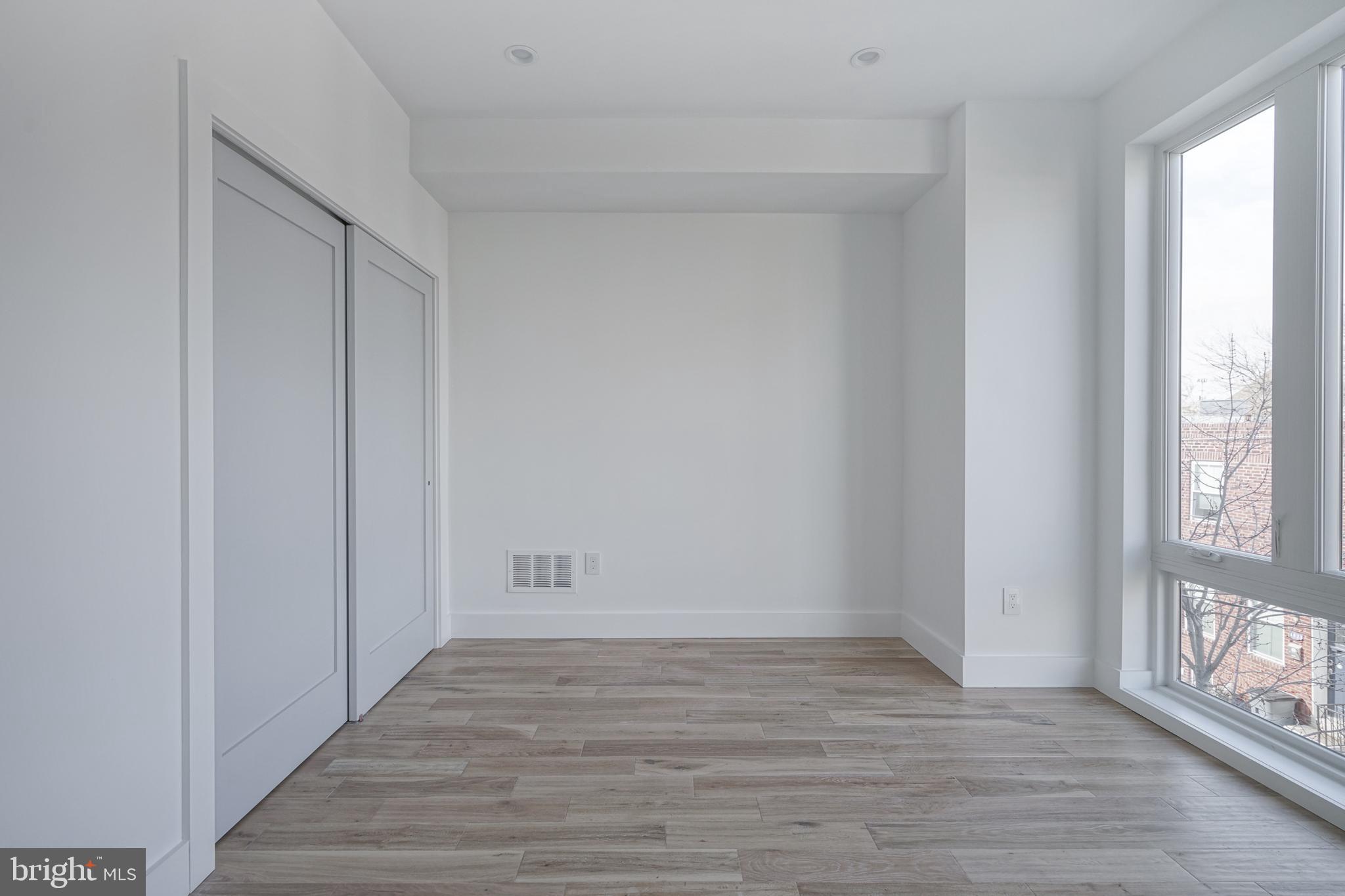 POINT BREEZE - Residential