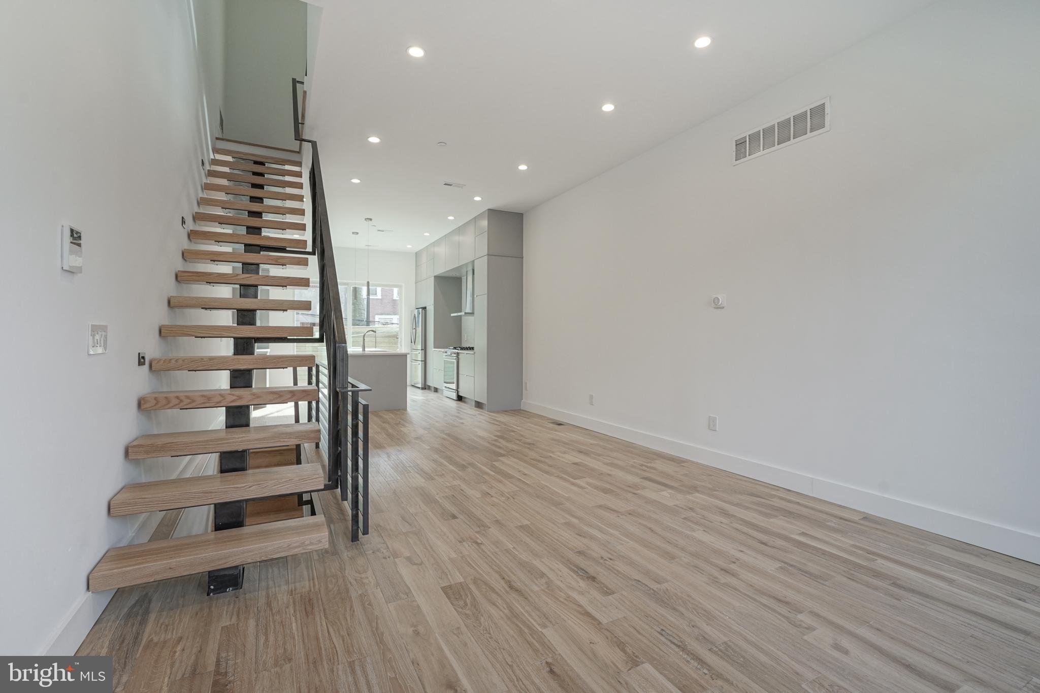 POINT BREEZE - Residential