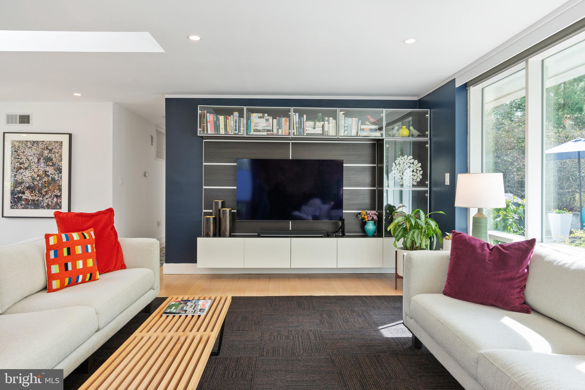 HOLLIN HILLS - Residential