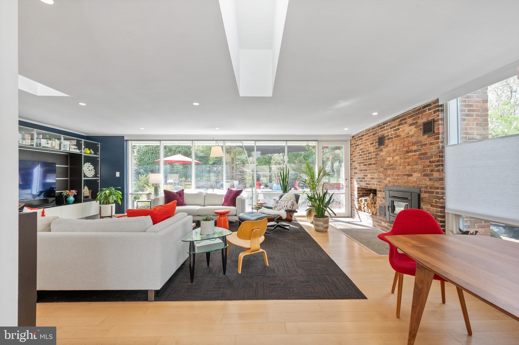 HOLLIN HILLS - Residential