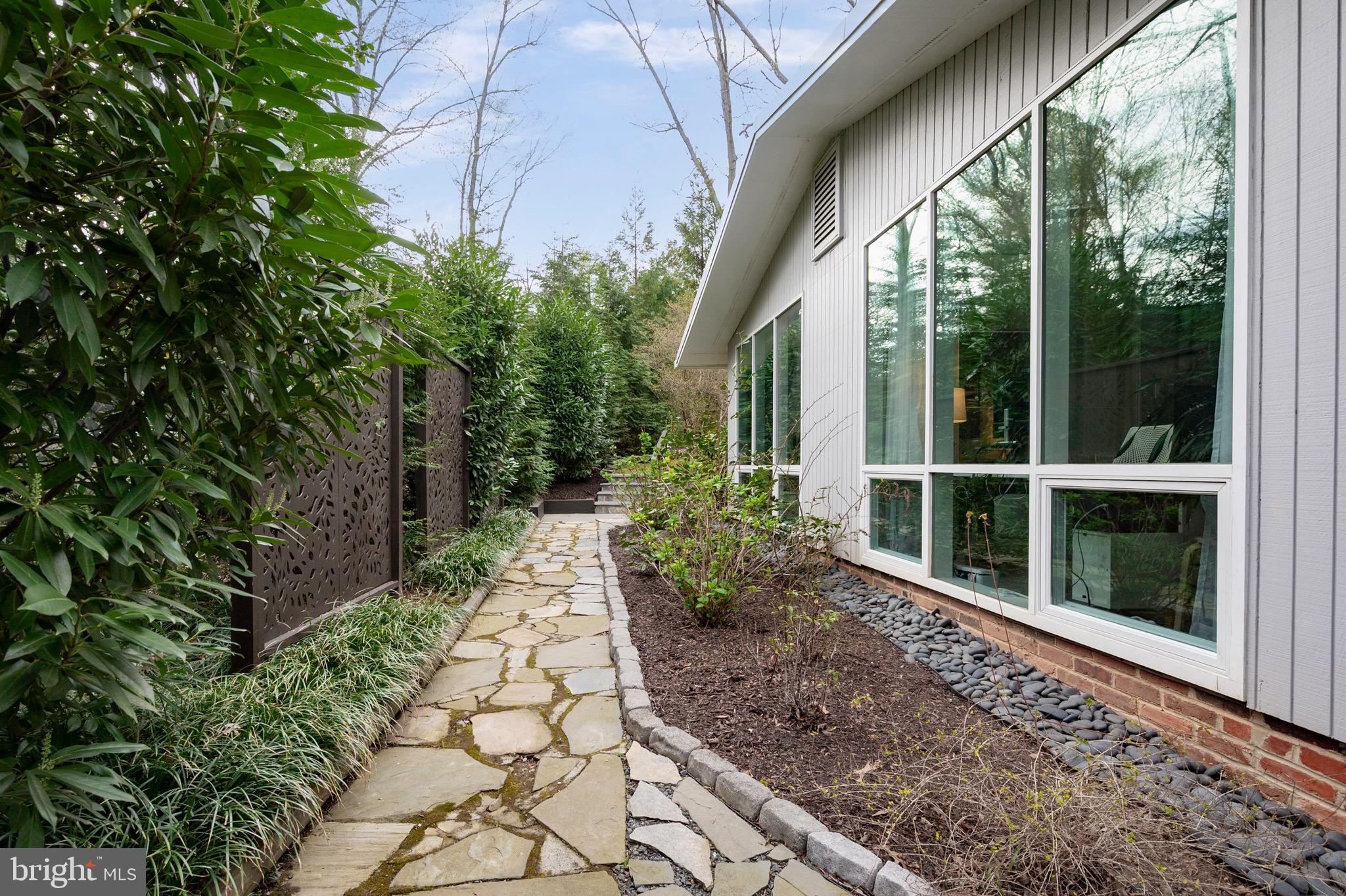 HOLLIN HILLS - Residential