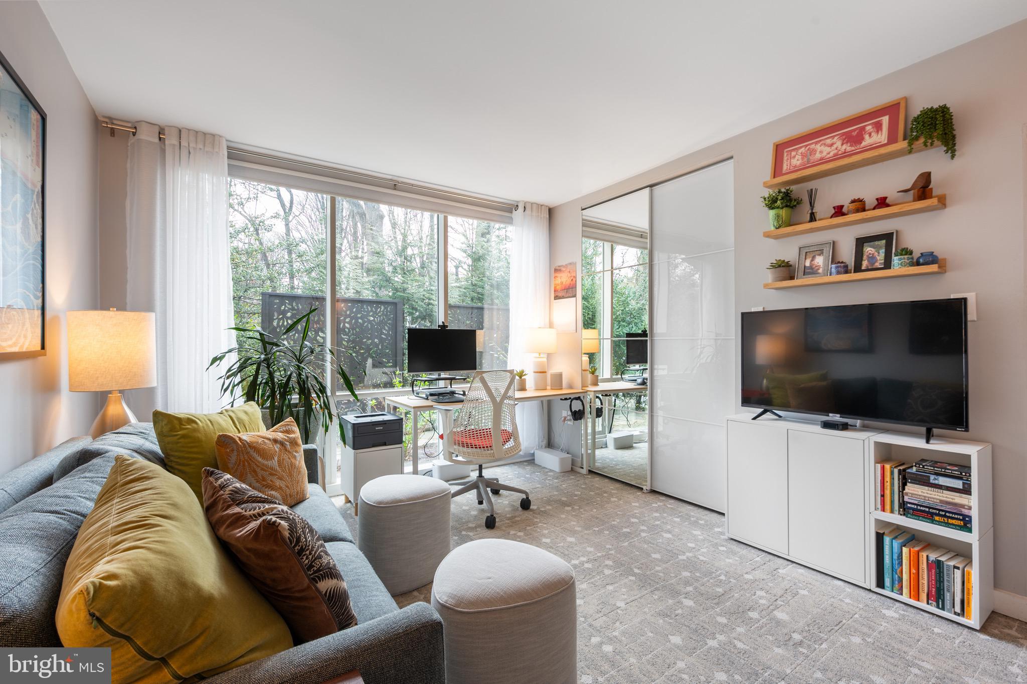 HOLLIN HILLS - Residential