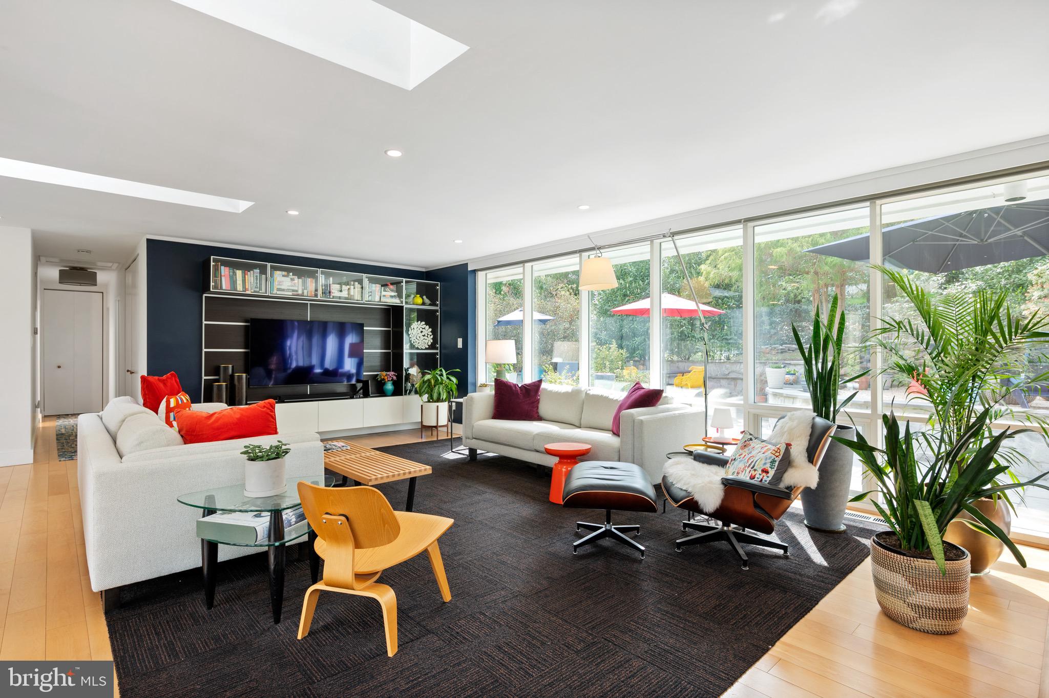 HOLLIN HILLS - Residential