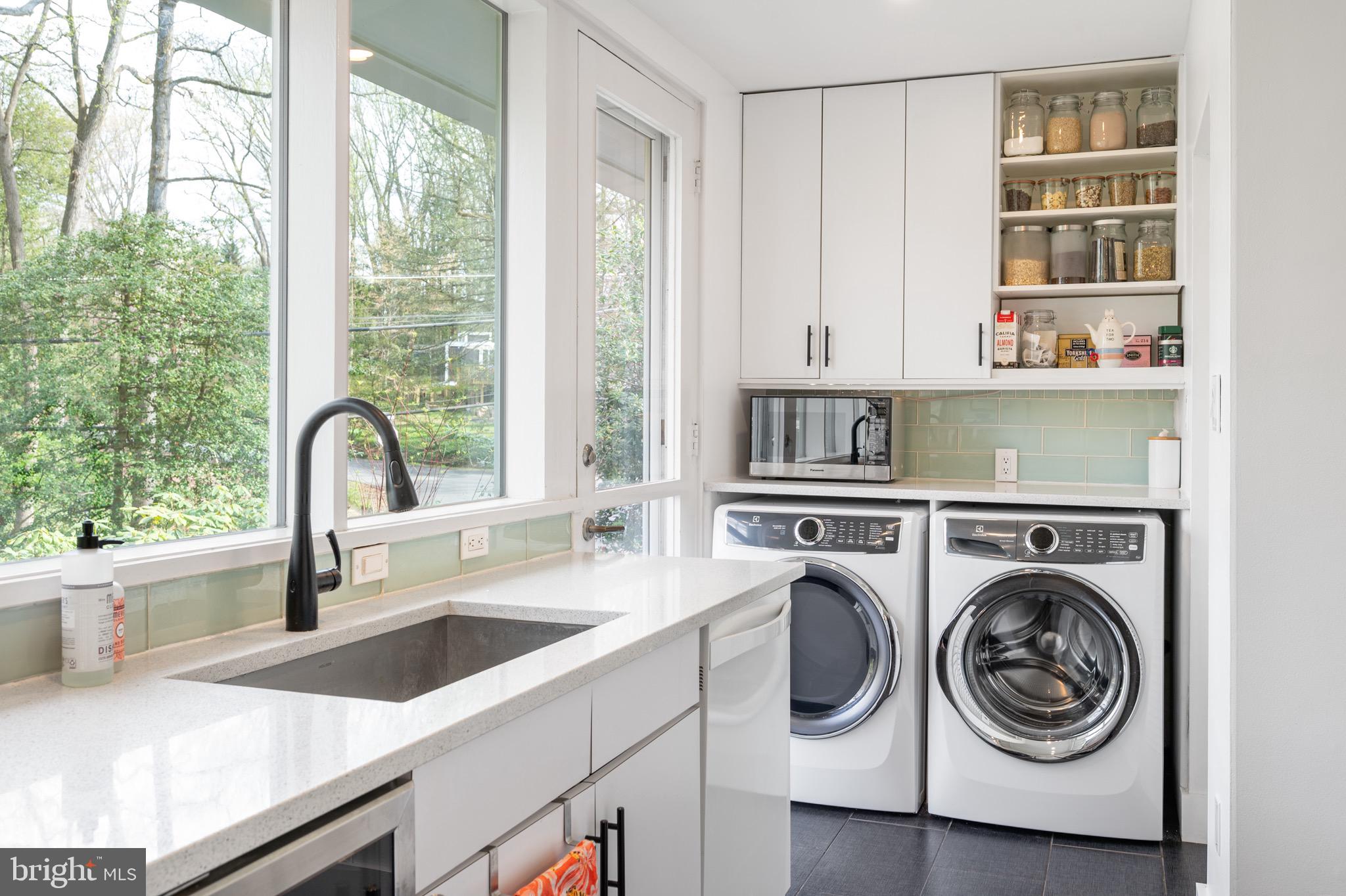 HOLLIN HILLS - Residential