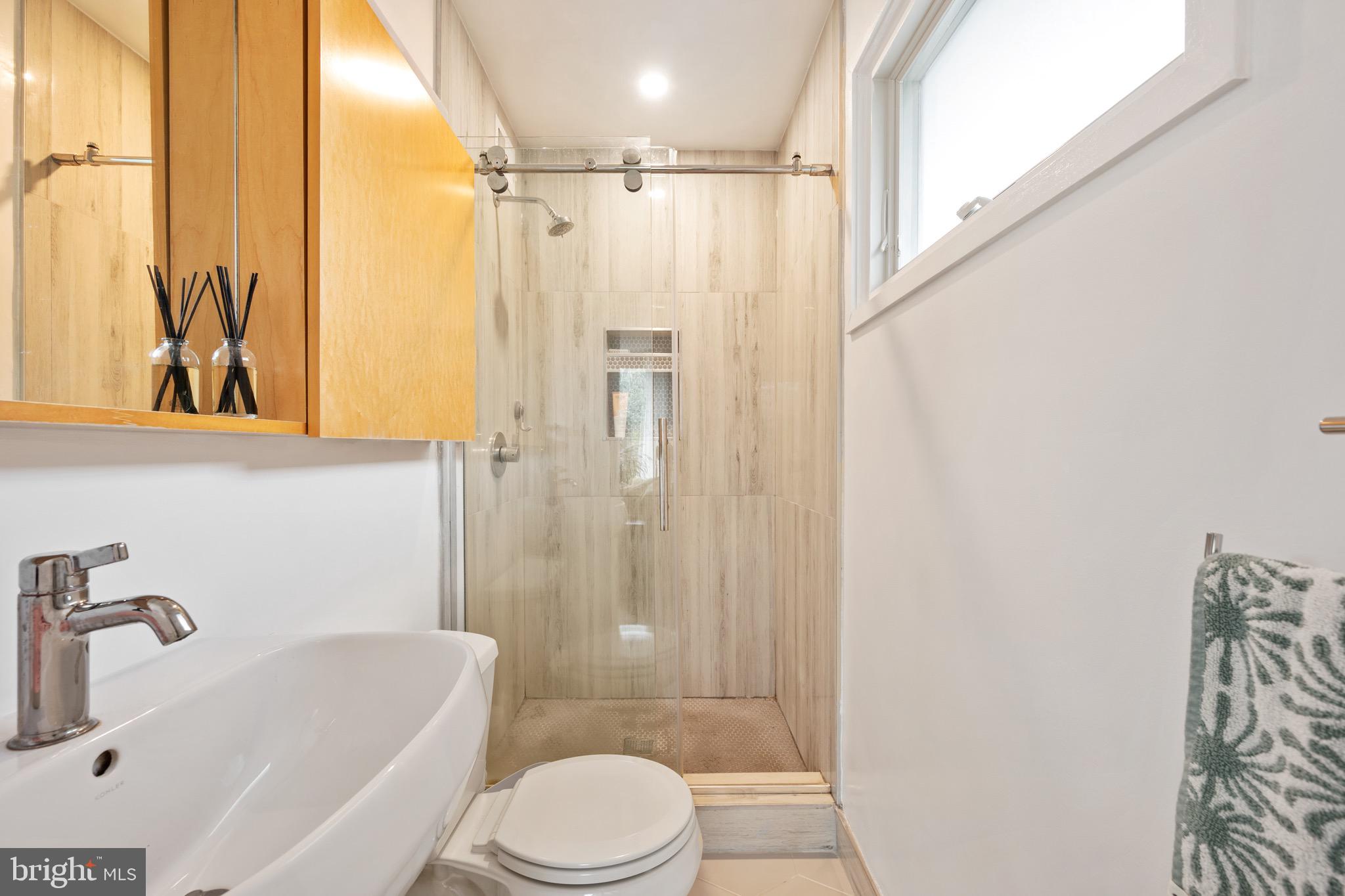 HOLLIN HILLS - Residential