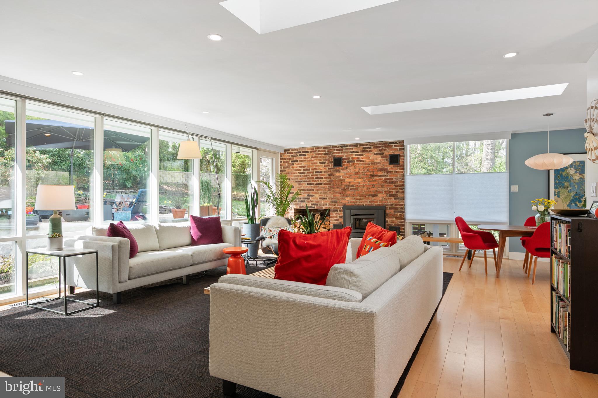 HOLLIN HILLS - Residential