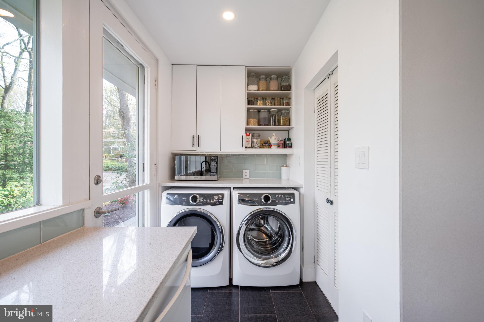 HOLLIN HILLS - Residential