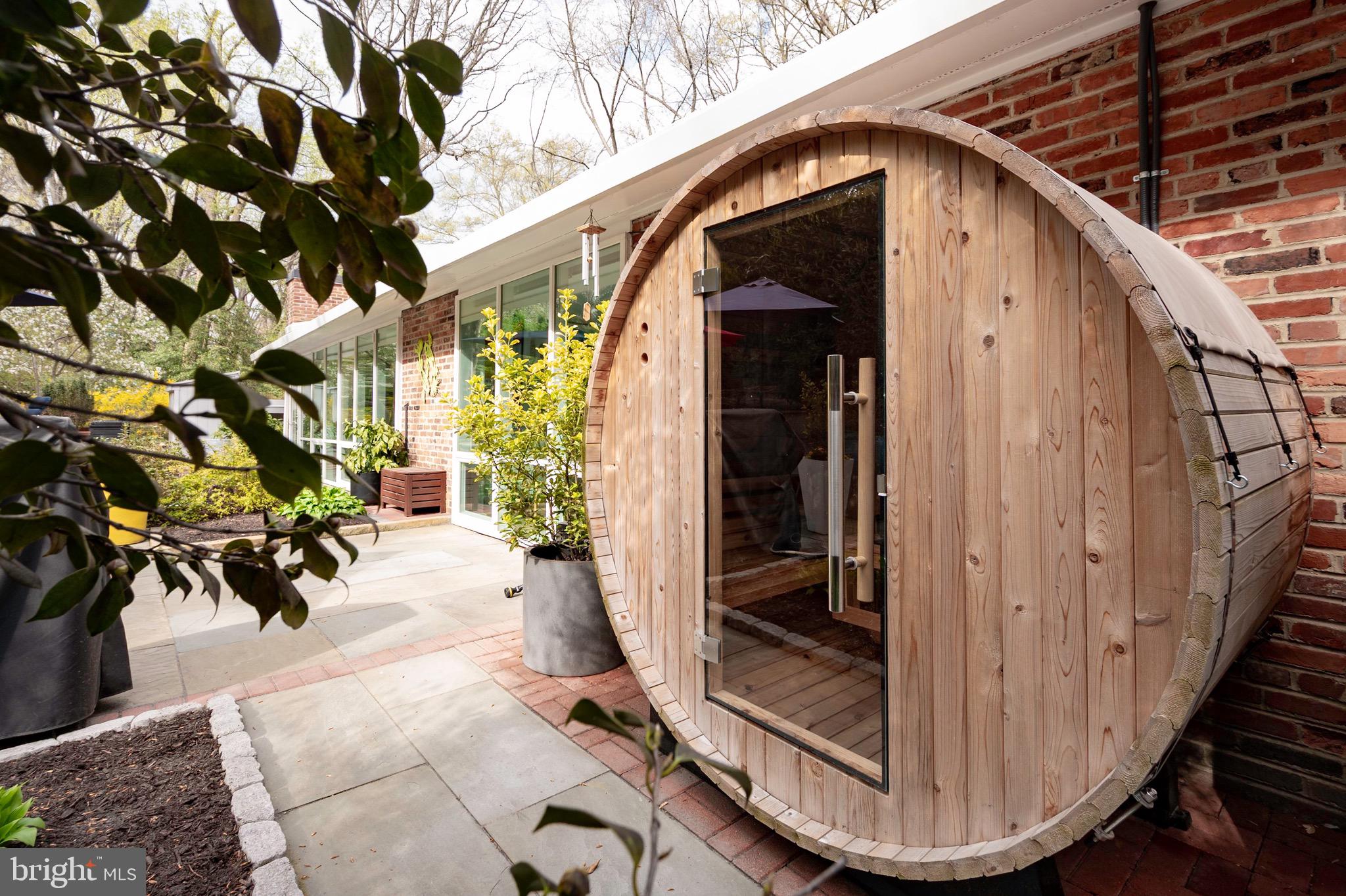 HOLLIN HILLS - Residential