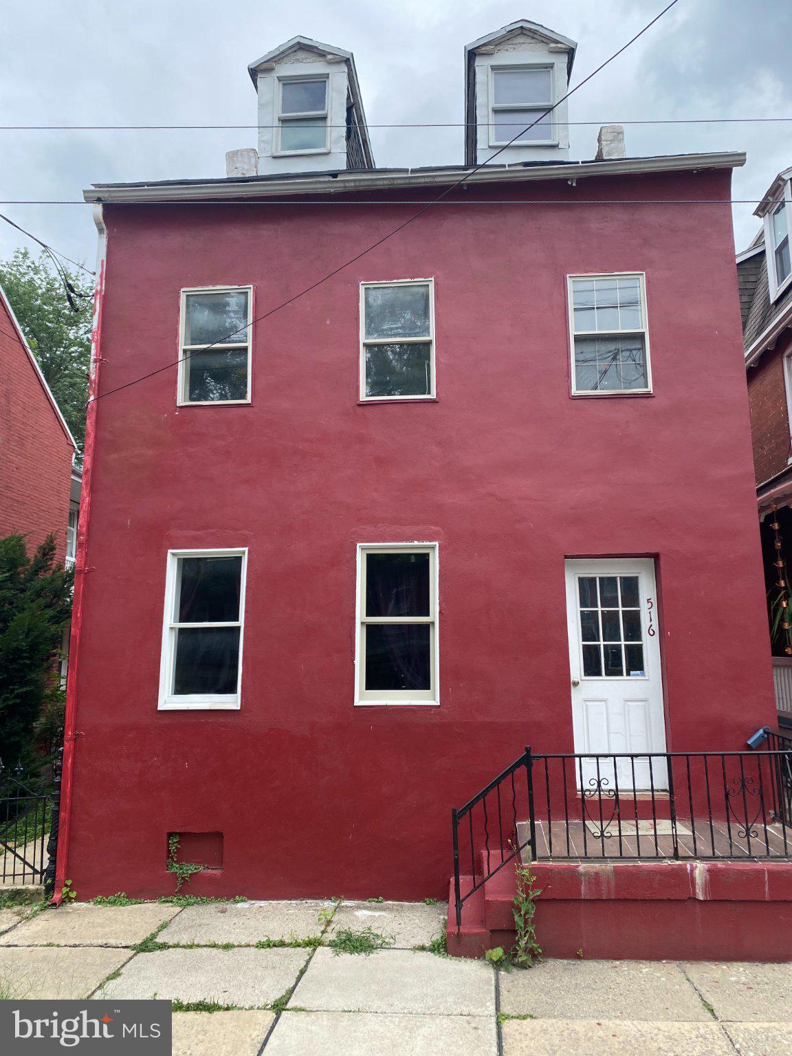 516 W WALNUT STREET