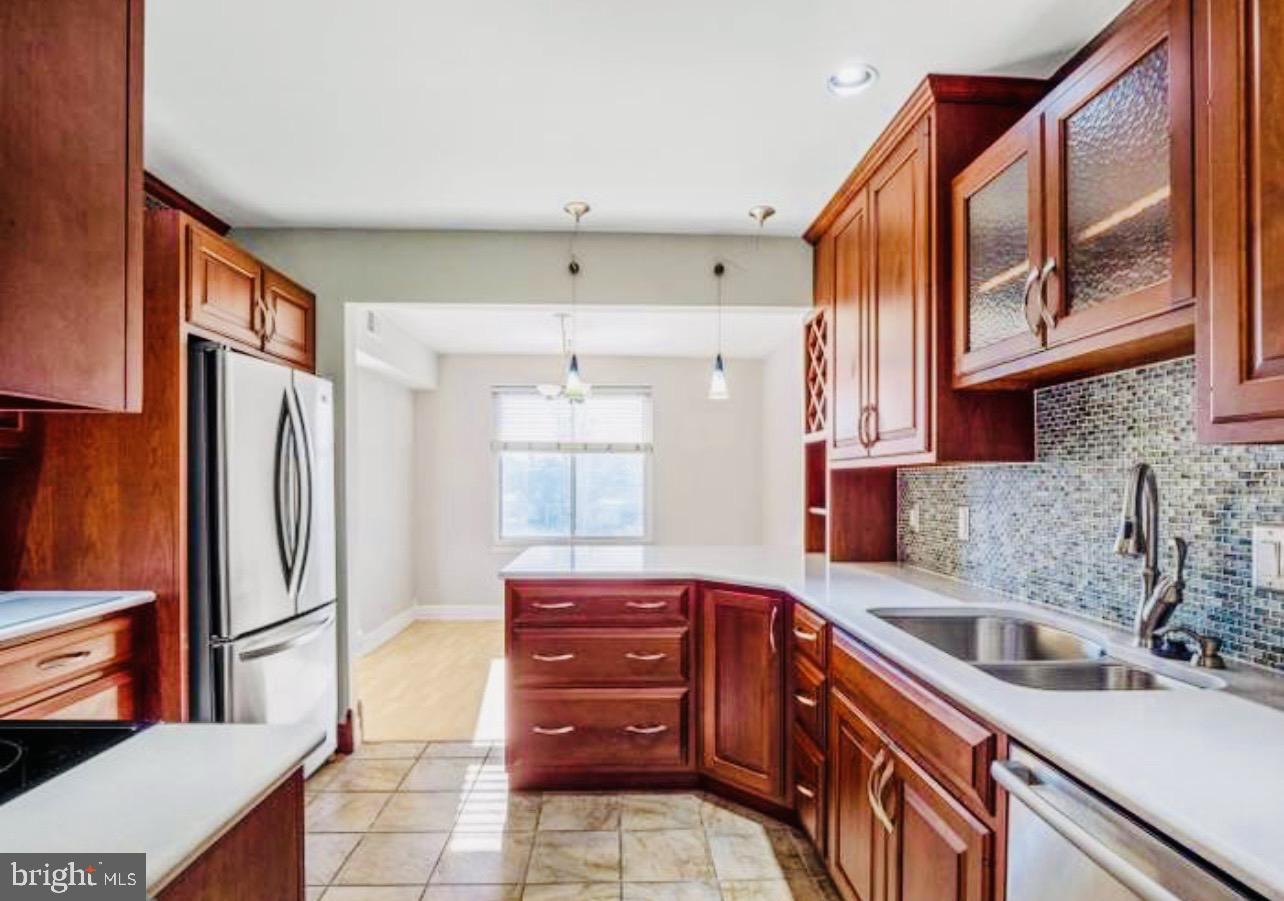 9718 KINGSBRIDGE DRIVE 204