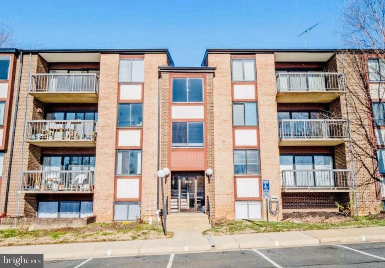 9718 Kingsbridge Drive Unit 204, Fairfax, VA, 22031