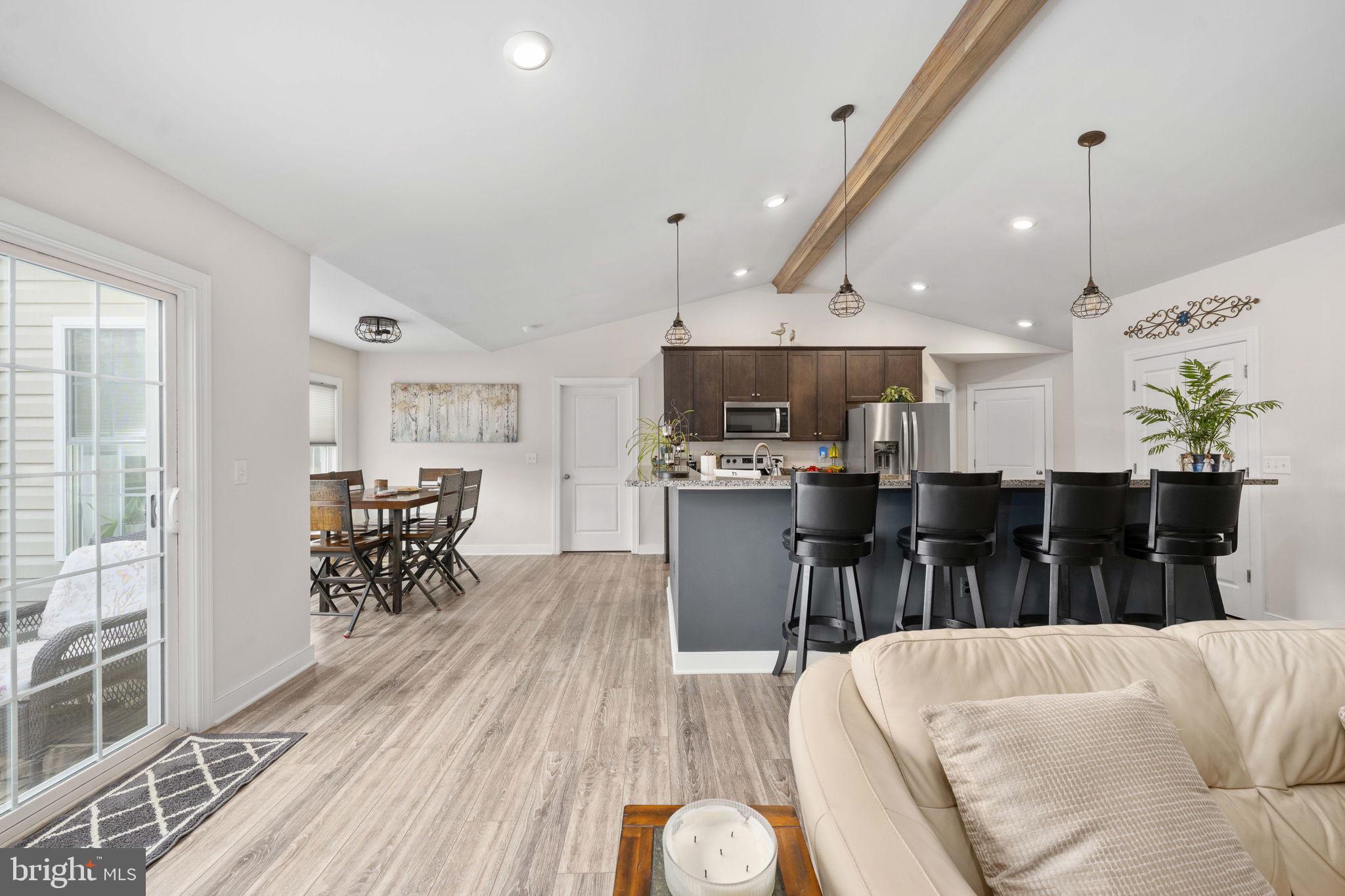 EQUESTRIAN LANDING - Residential