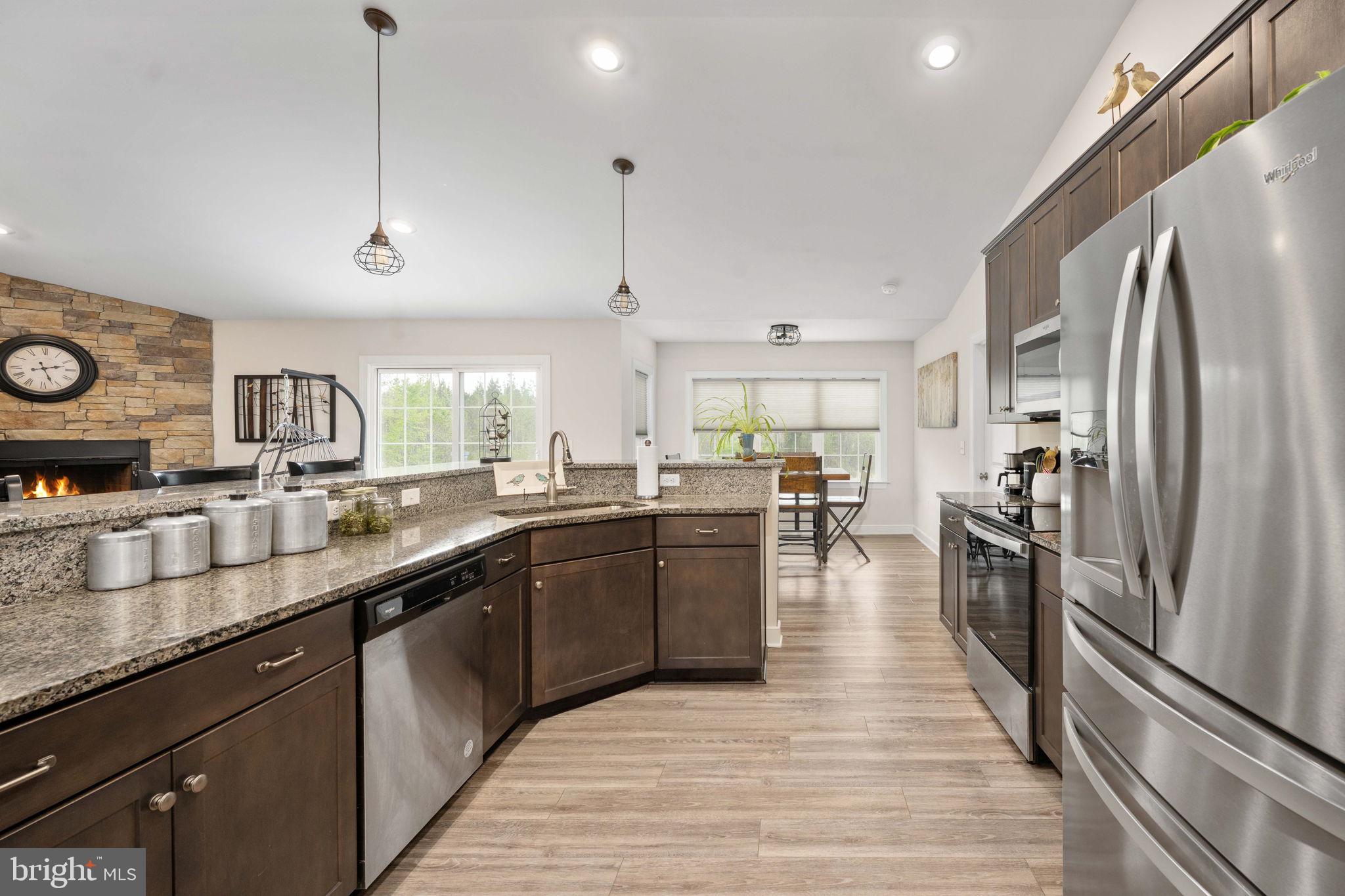 EQUESTRIAN LANDING - Residential