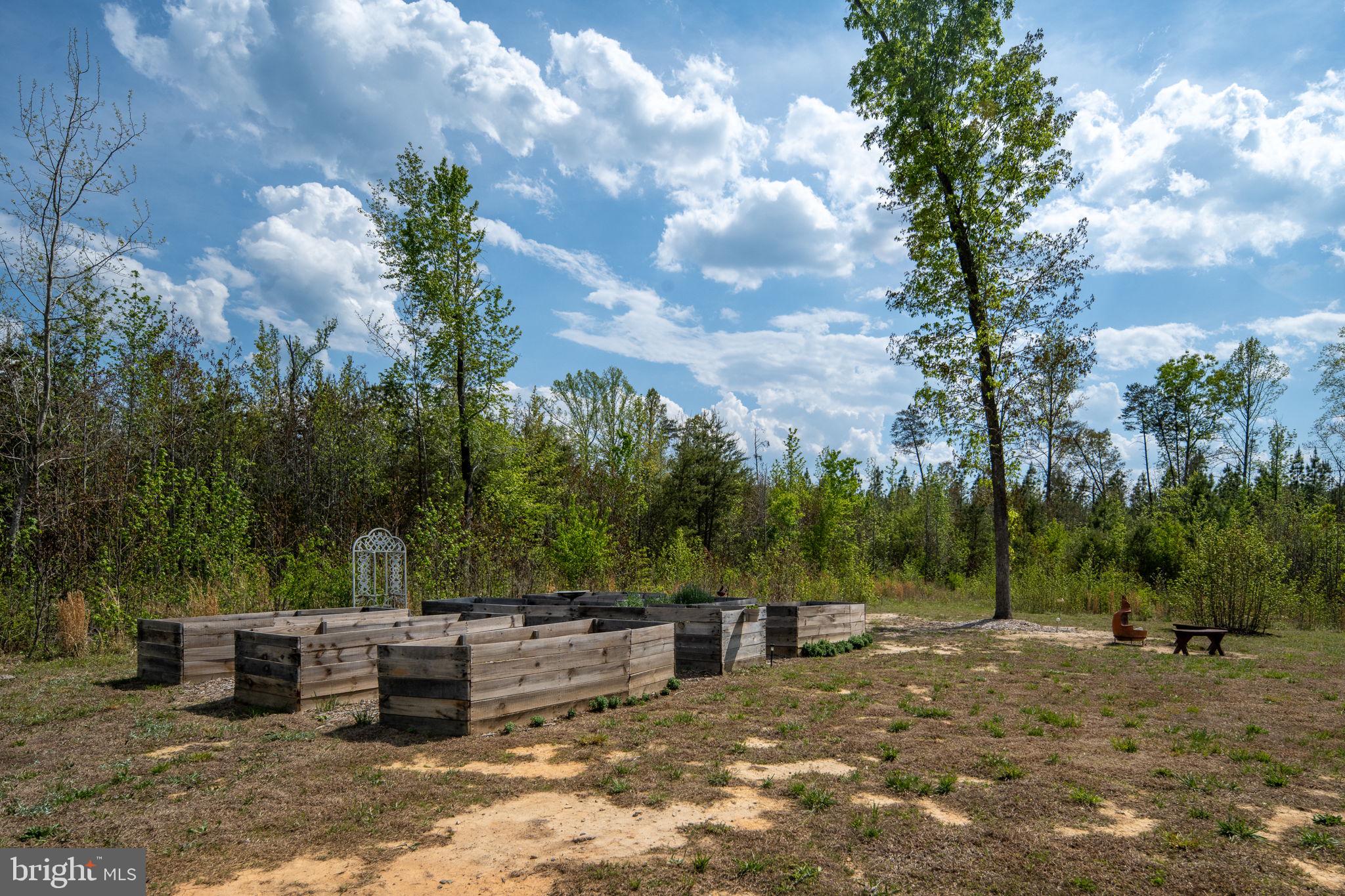 EQUESTRIAN LANDING - Residential