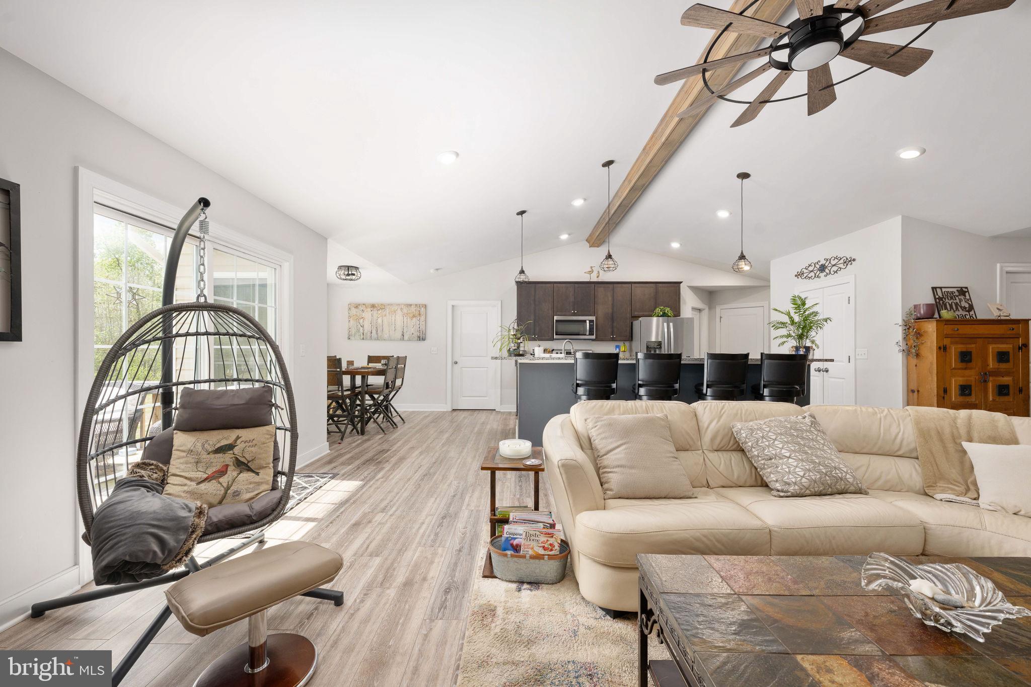 EQUESTRIAN LANDING - Residential