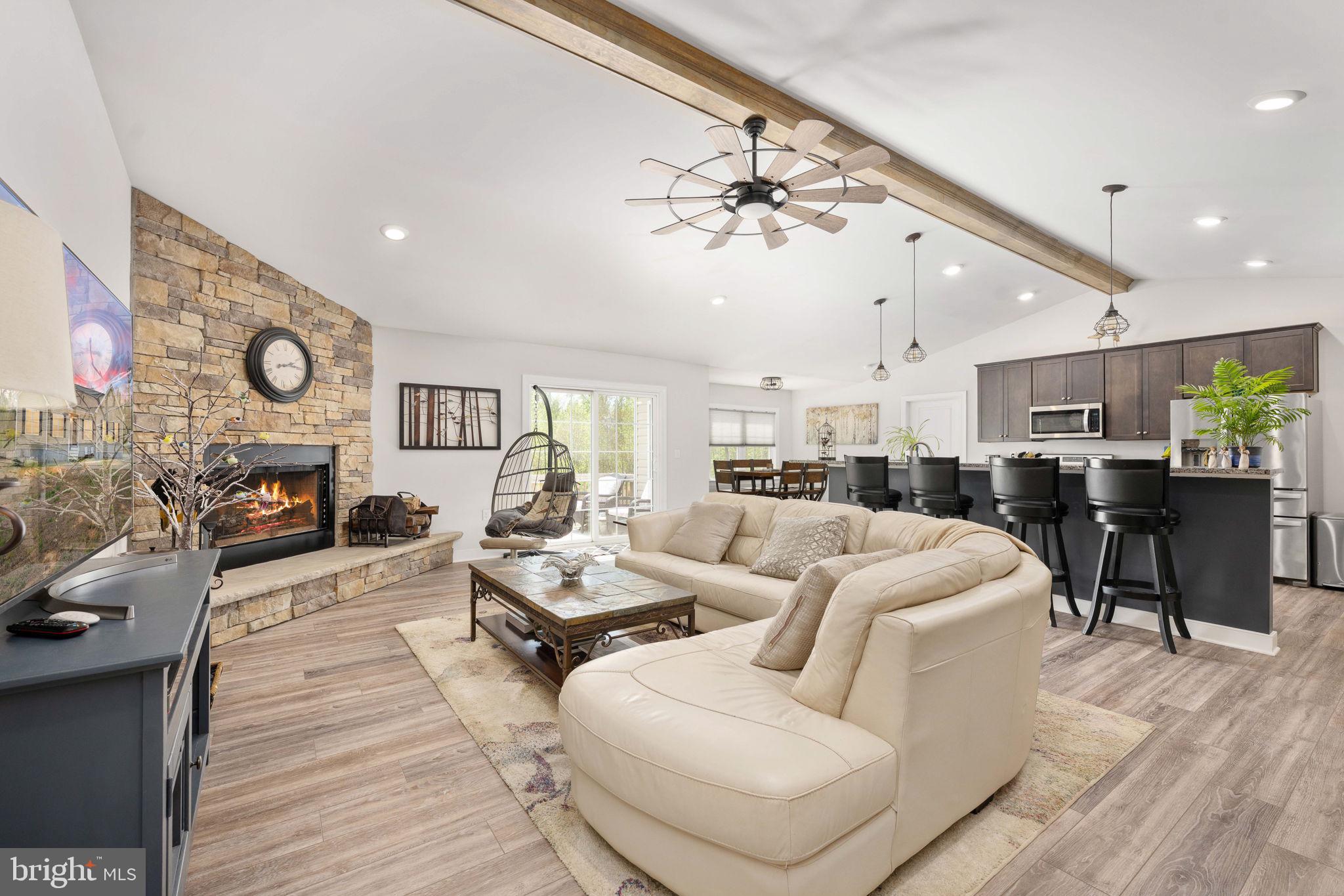 EQUESTRIAN LANDING - Residential