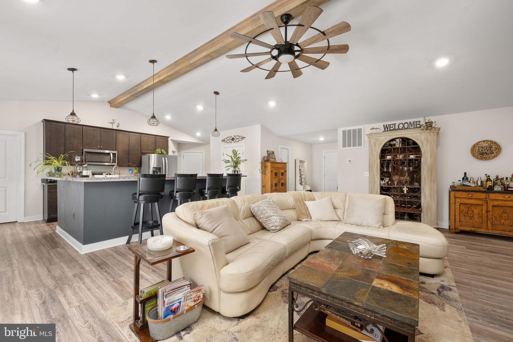 EQUESTRIAN LANDING - Residential