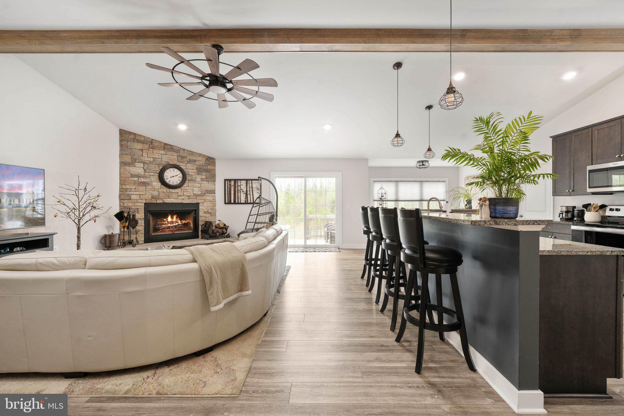 EQUESTRIAN LANDING - Residential