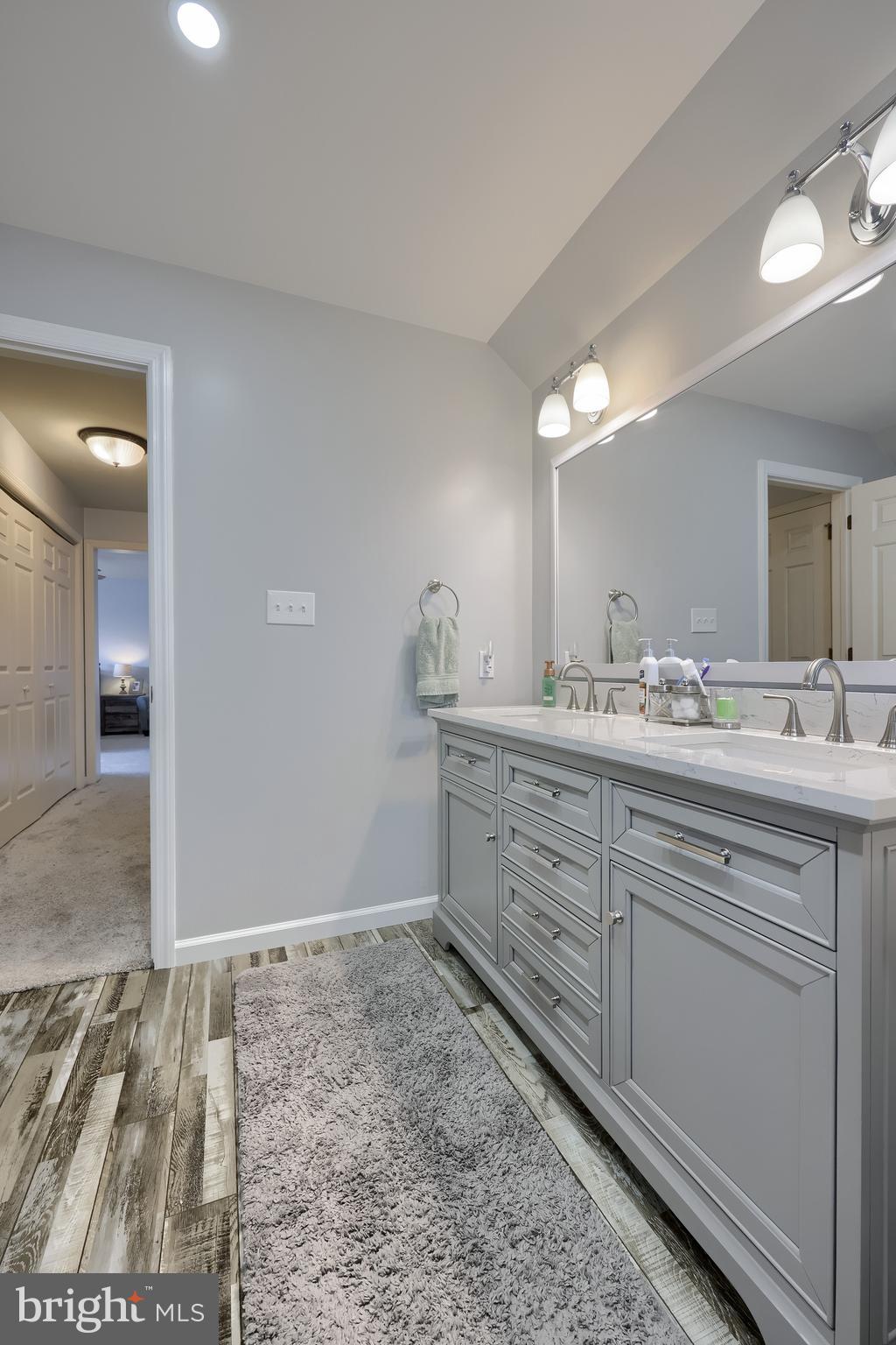 COVEY RUN - Residential