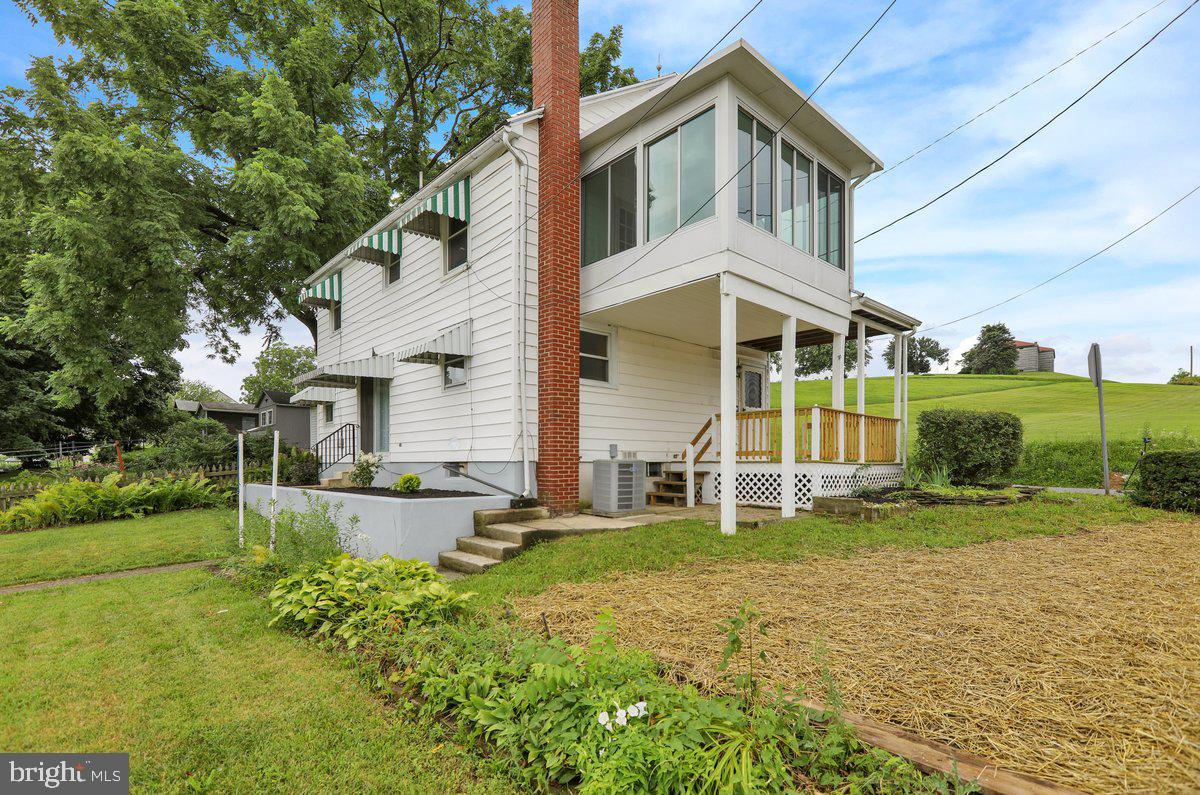251 GREENWICH ST