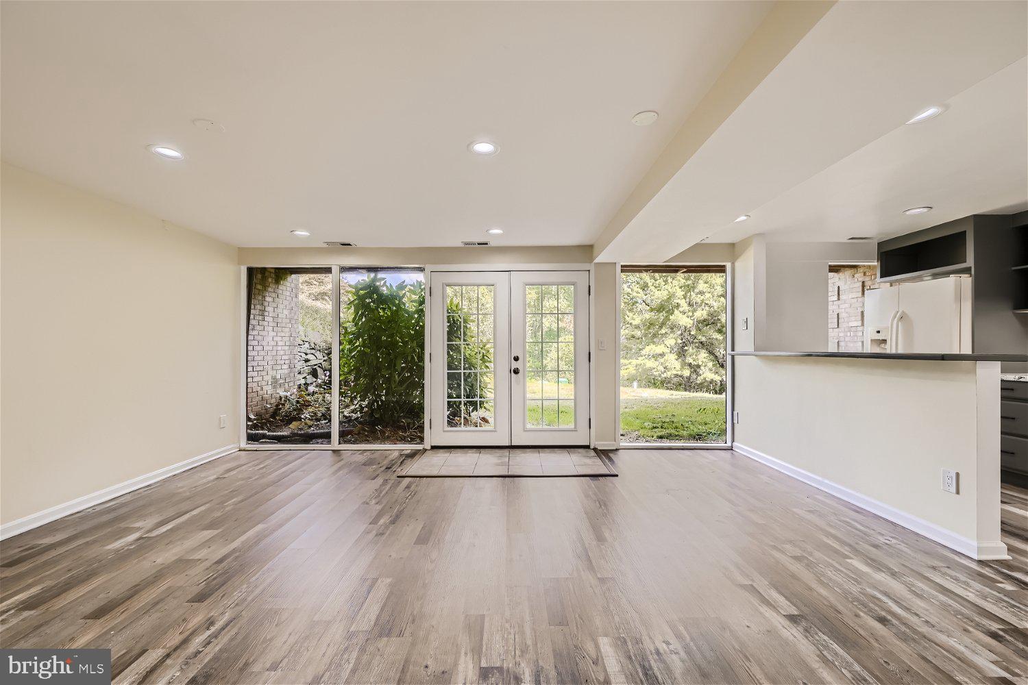 COLESVILLE OUTSIDE - Residential