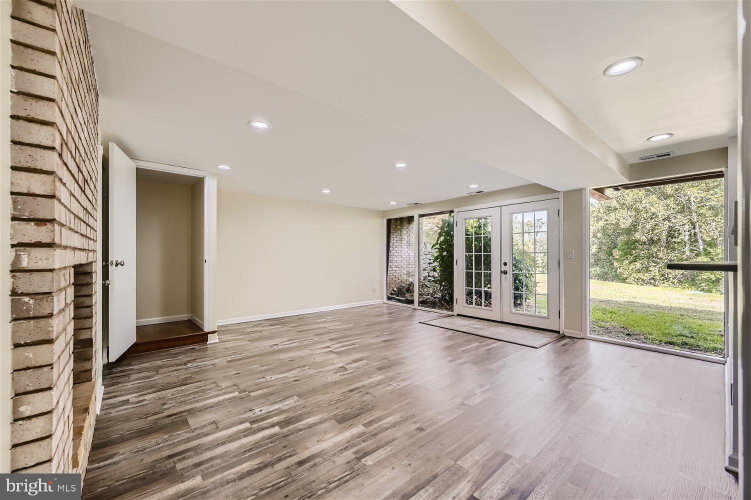 COLESVILLE OUTSIDE - Residential