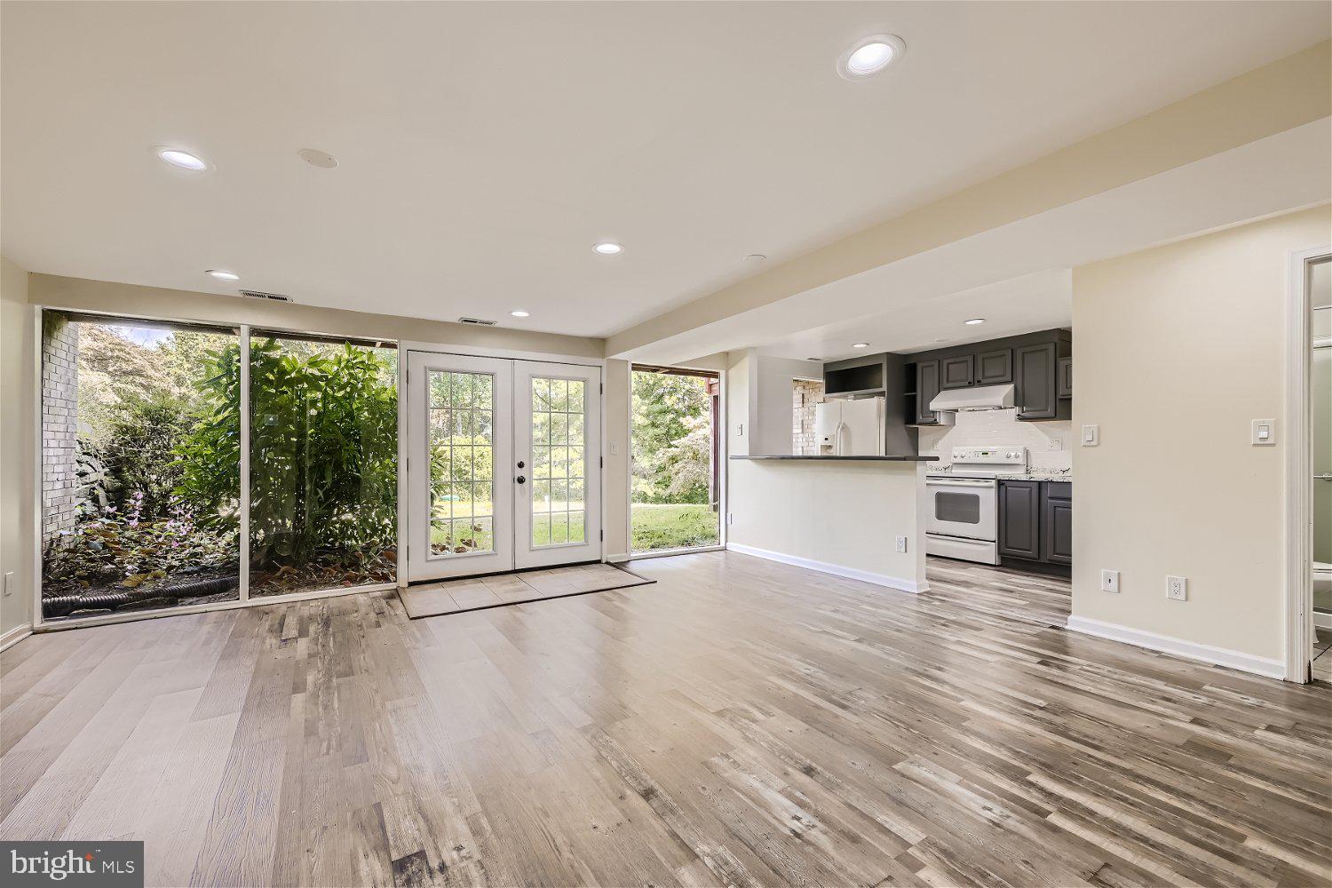 COLESVILLE OUTSIDE - Residential