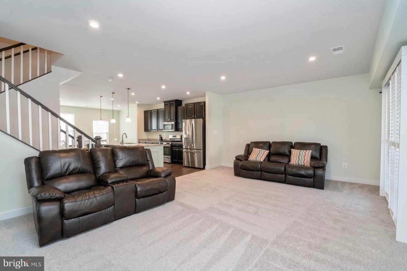 OAKDALE VILLAGE - Residential Lease