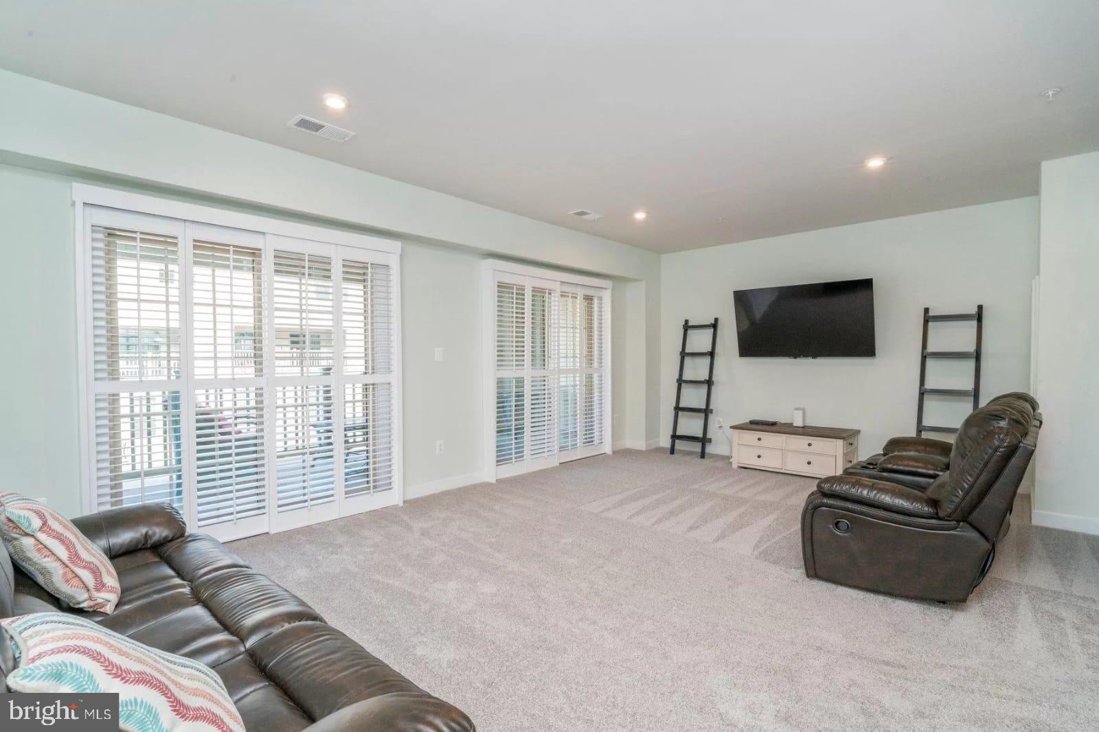 OAKDALE VILLAGE - Residential Lease