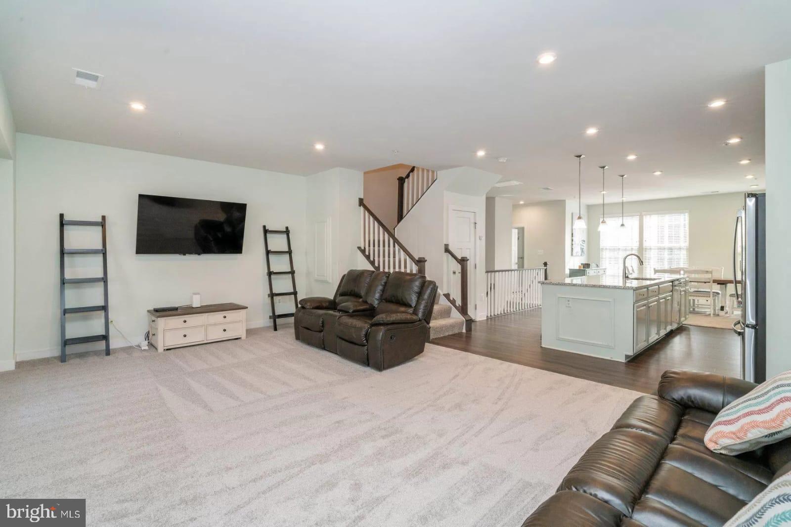 OAKDALE VILLAGE - Residential Lease