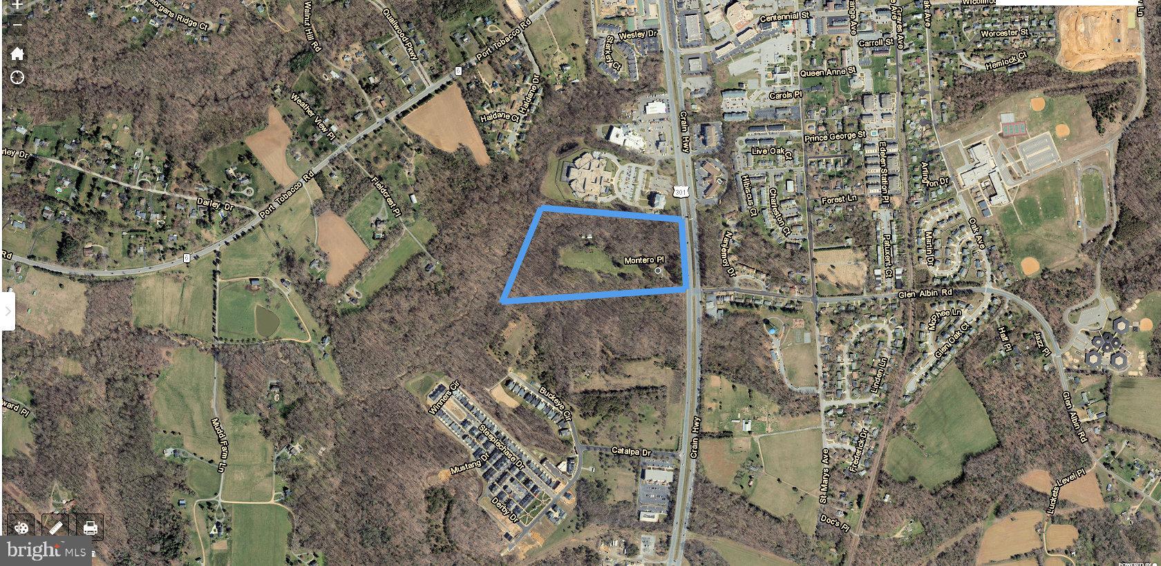 Main image without alt text