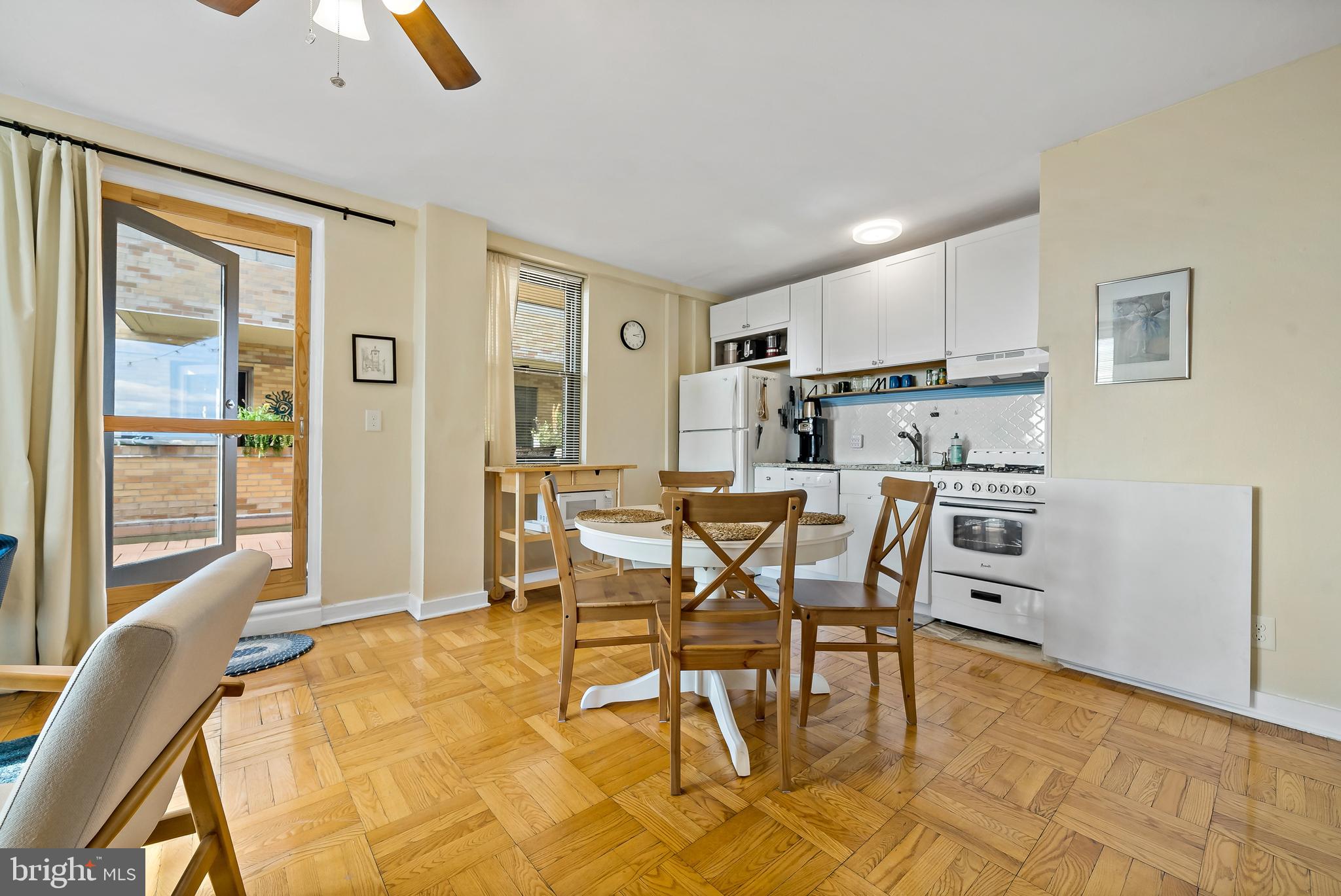 ART MUSEUM AREA - Residential Lease