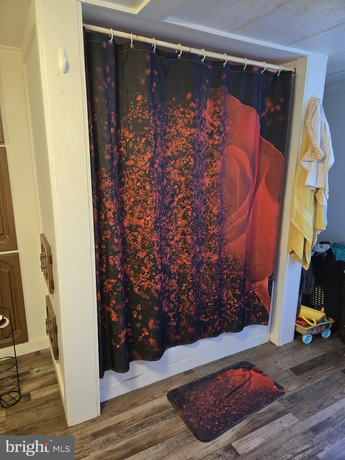 HOUGHLIN LANE - Residential