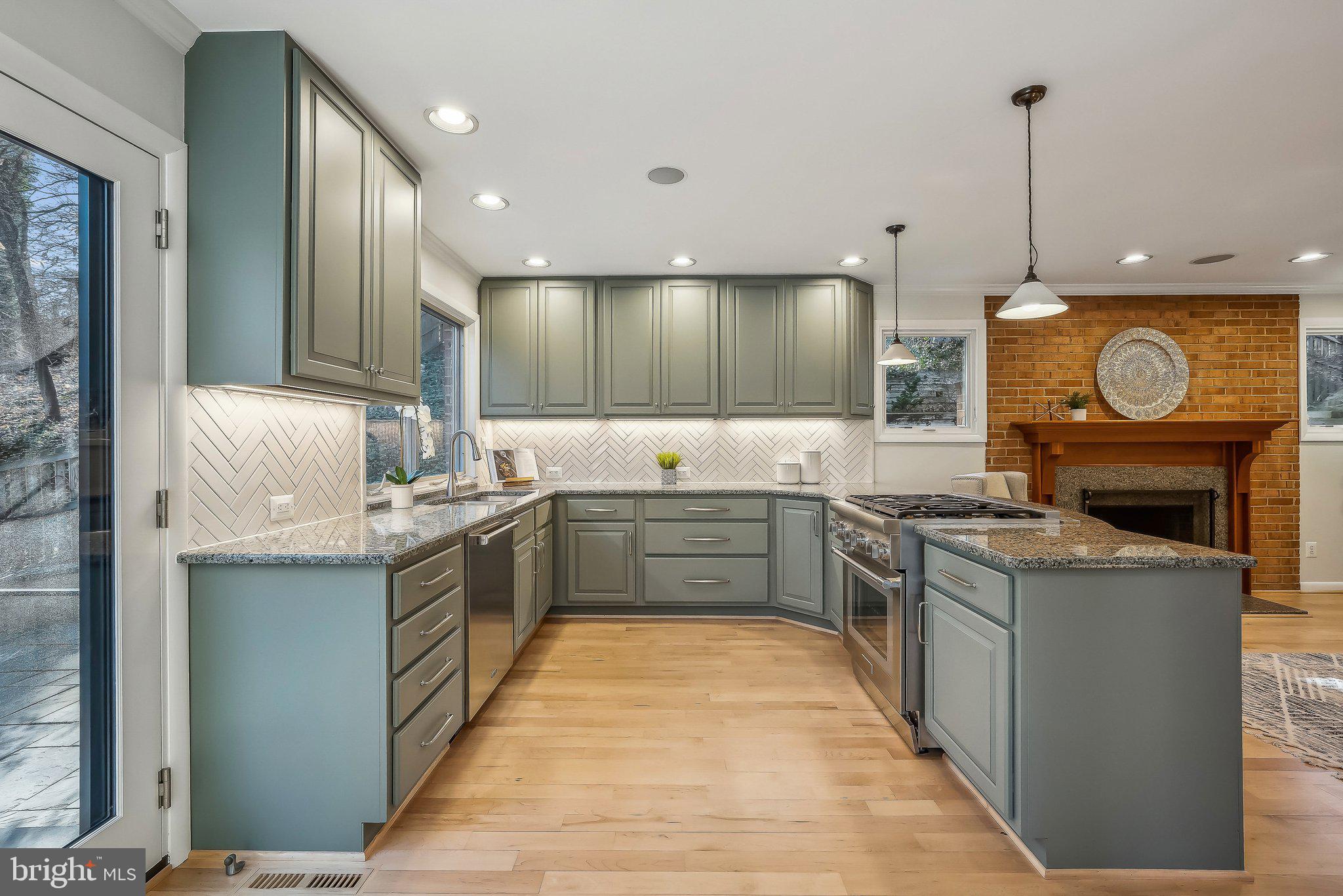 CHAIN BRIDGE HEIGHTS - Residential