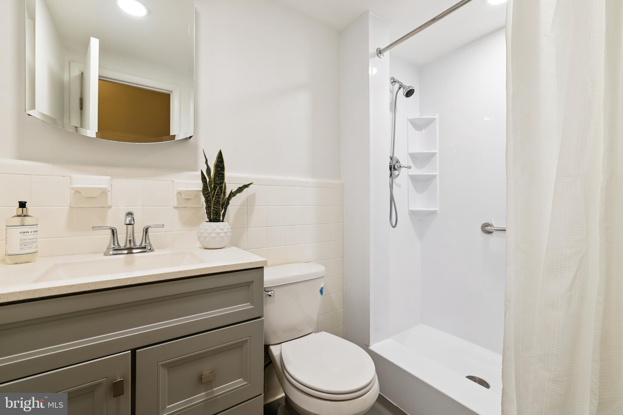 BRADLEY HOUSE - Residential