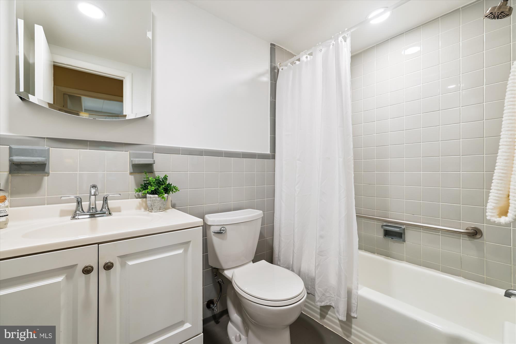 BRADLEY HOUSE - Residential