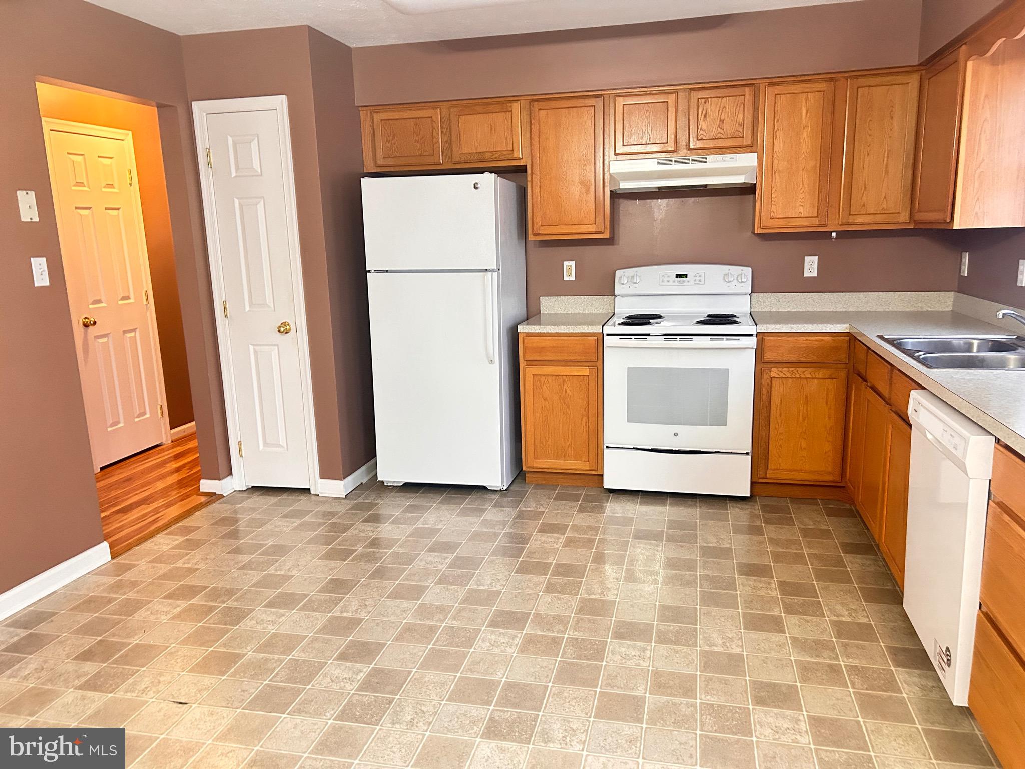 THE MEADOWS - Residential Lease