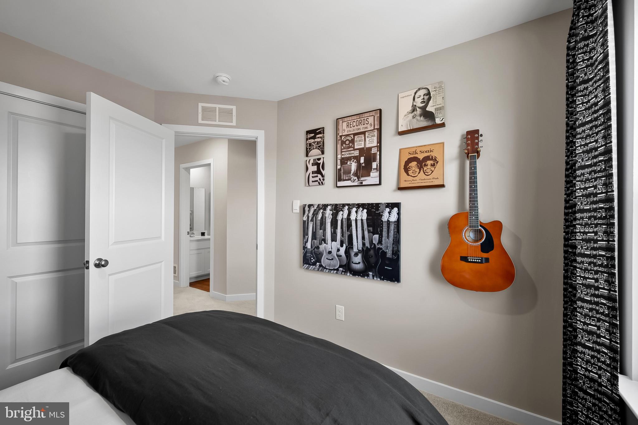 RIVERPOINTE - Residential