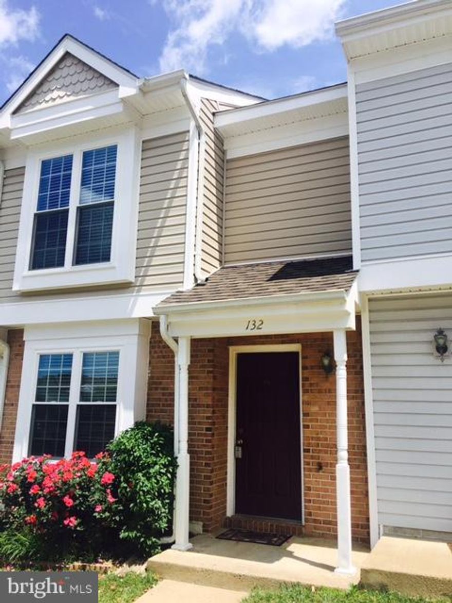 Excellent location, enjoy living in the heart of your home. 2 Bedrooms 1 Full Bathroom TH Condo, Upper Master Bedroom with Skylights,   New A/C unit, Hardwood Floor at Foyer and Kitchen. Freshly Painted, 2 Assigned Parking Spaces and Walking Distance to Shops for your Convenience. Show & Sell,,,