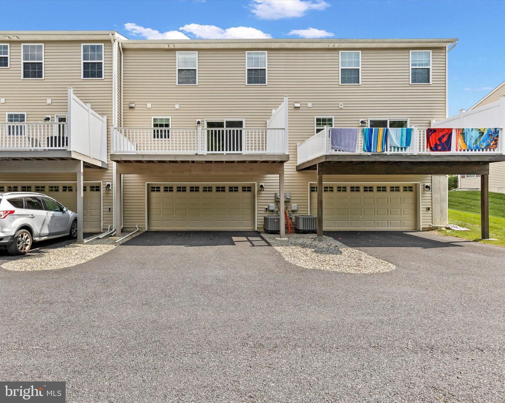 LAUREL RIDGE ESTATES - Residential