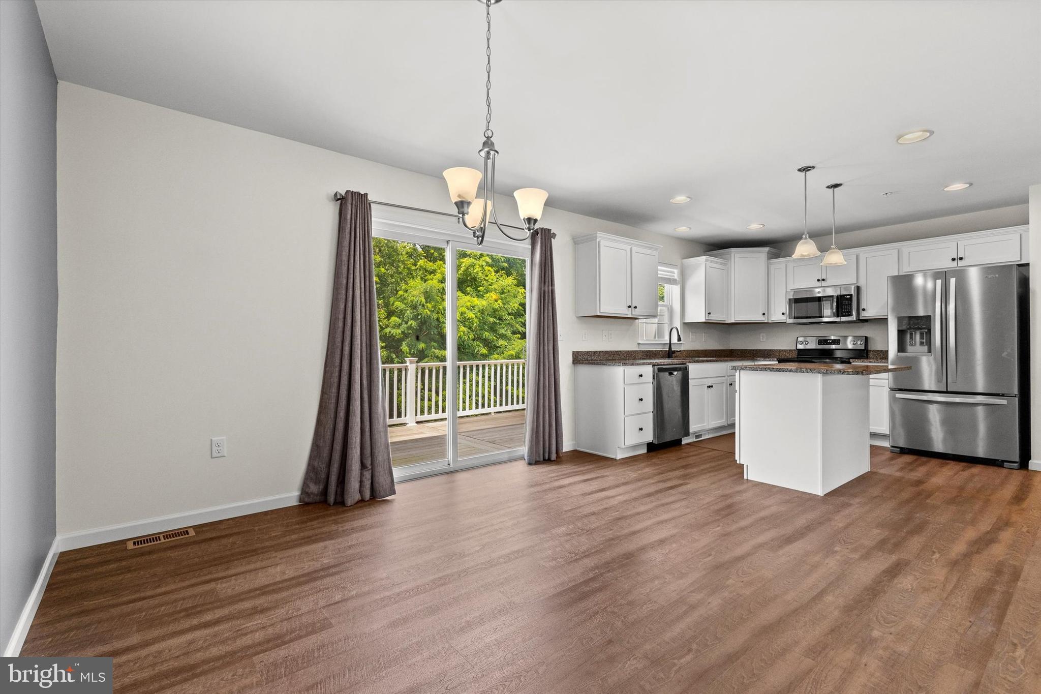 LAUREL RIDGE ESTATES - Residential