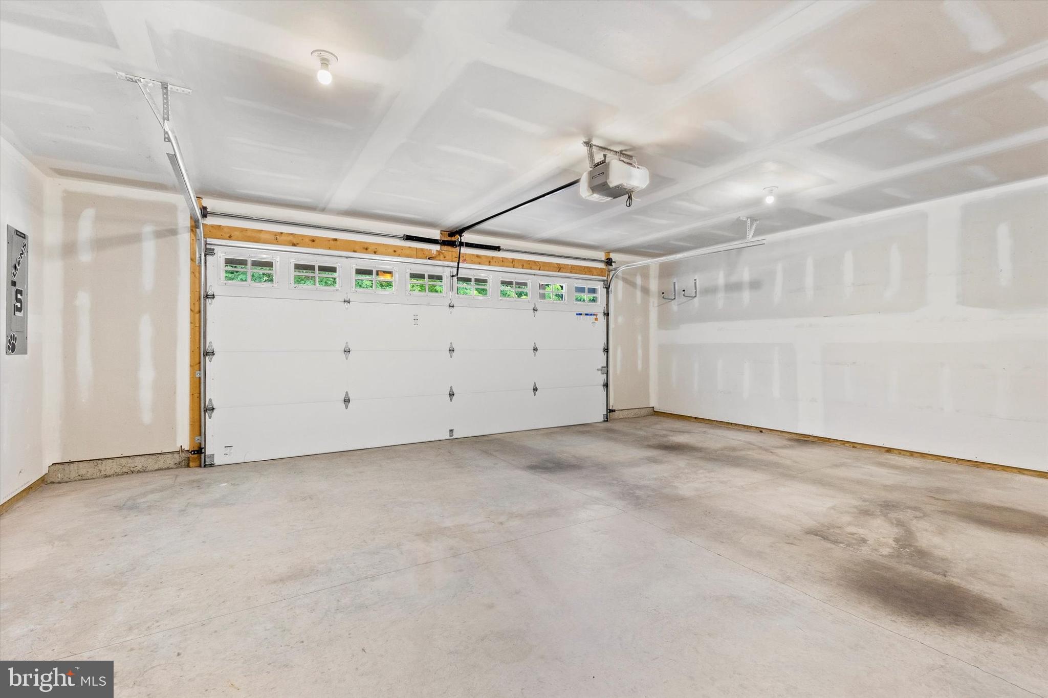 LAUREL RIDGE ESTATES - Residential